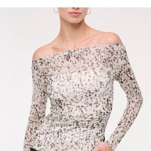 Abercrombie & Fitch Off-Shoulder Top M